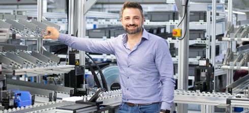 Mitarbeiter Montage Magnetbau Schramme